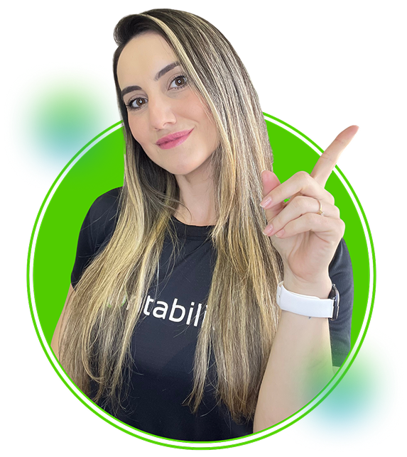 Foto de profissional da Contabilivre sorrindo e apontando para o lado, em destaque dentro de um círculo verde com fundo claro.